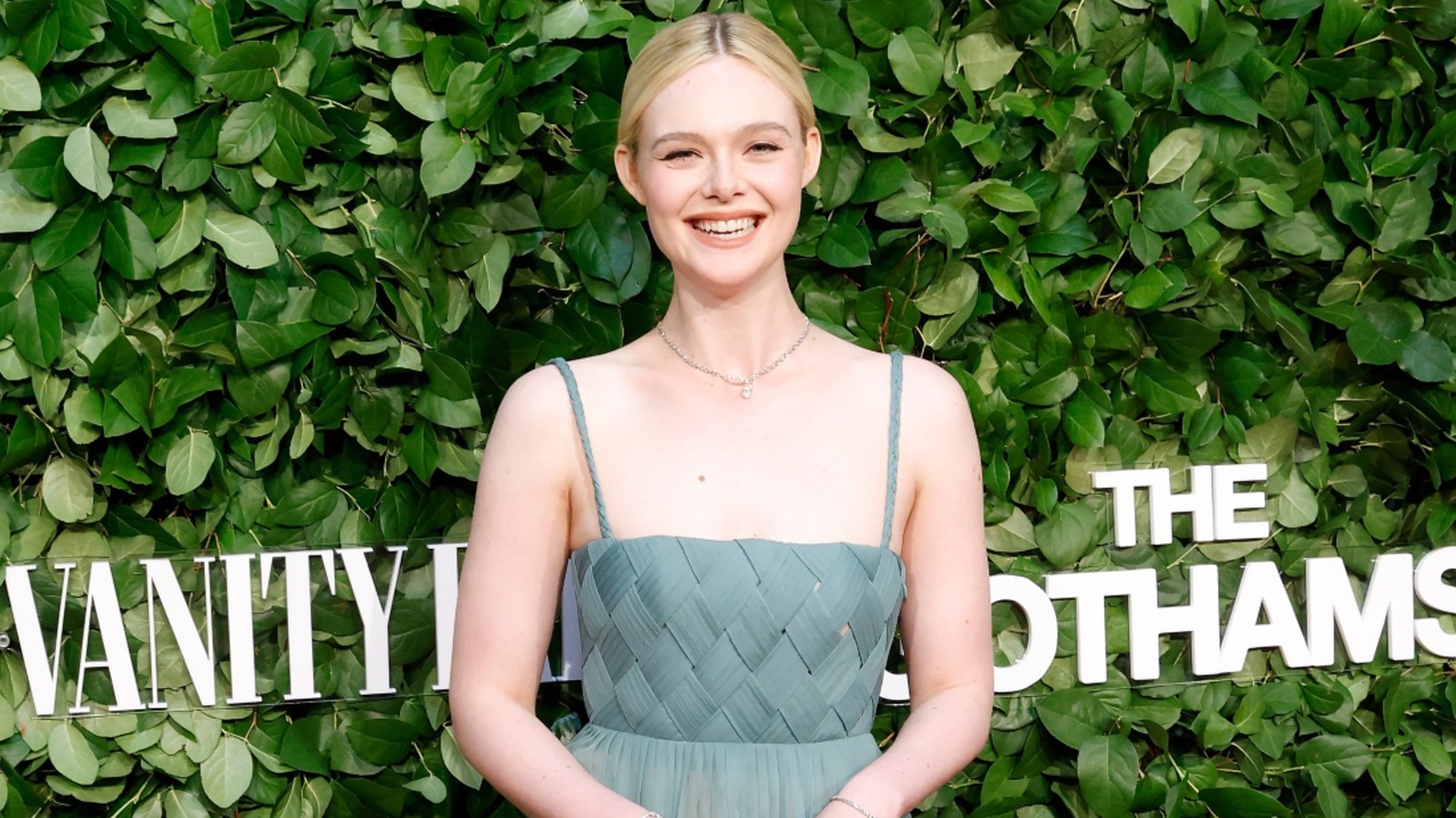 艾莉·範甯 (Elle Fanning) 最具代表性的造型讓她完全不為人知